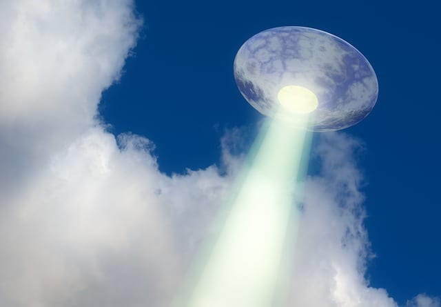 Avvistato Ufo Sopra Lo Stadio Succede Il Panico Poi Scoprono Che