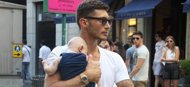 Stefano De Martino con Santiago