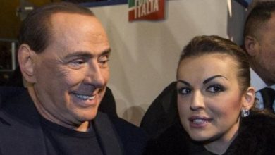 Francesca Pascale smentisce la crisi con Berlusconi: i due innamorati al ristorante