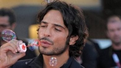 Marco Bocci, serata in discoteca con rossetto sulla guancia. E Laura?