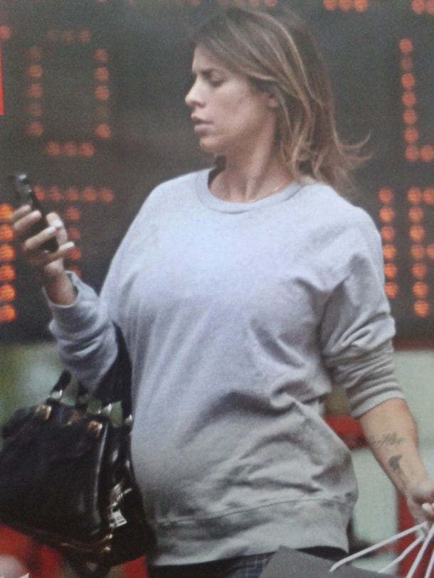 Elisabetta Canalis al quinto mese di gravidanza: la prima foto col pancione