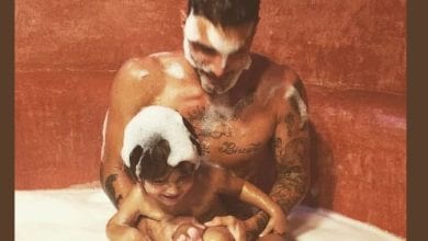 Stefano De Martino nudo con Santiago. E Belen li riprende. Non sarà troppo?