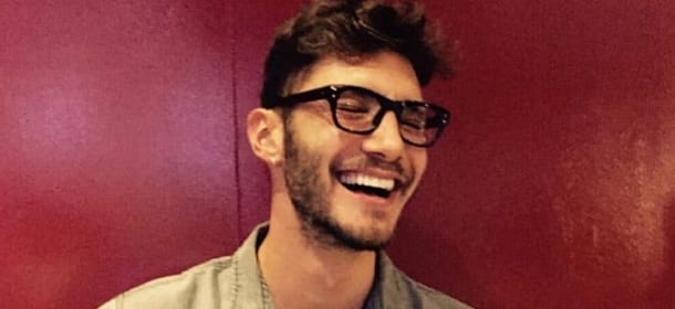 Stefano De Martino, ritocco alle orecchie: non sono più a sventola