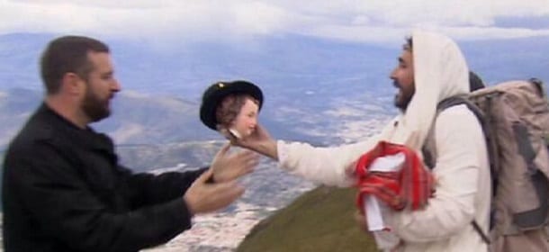 Pechino Express: Scialpi "decapita" Gesù Bambino ma con Roberto è amore grande