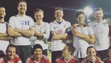 Harry Styles gioca a calcio con David Beckham e suo figlio Brooklyn: è "delirio"