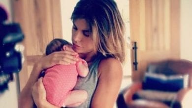 Elisabetta Canalis e Skyler fra le braccia: istantanea della nuova vita di mamma