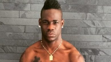 Mario Balotelli denunciato da una ex: avrebbe diffuso in Rete sue foto intime