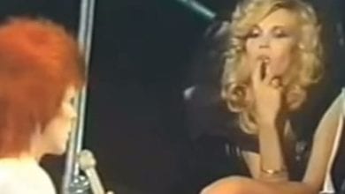 Amanda Lear e l'antico amore per David Bowie: "Si innamorò di una mia foto"