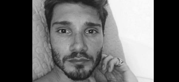 Stefano De Martino ha "gli occhi tristi"? La preoccupazione dei fan