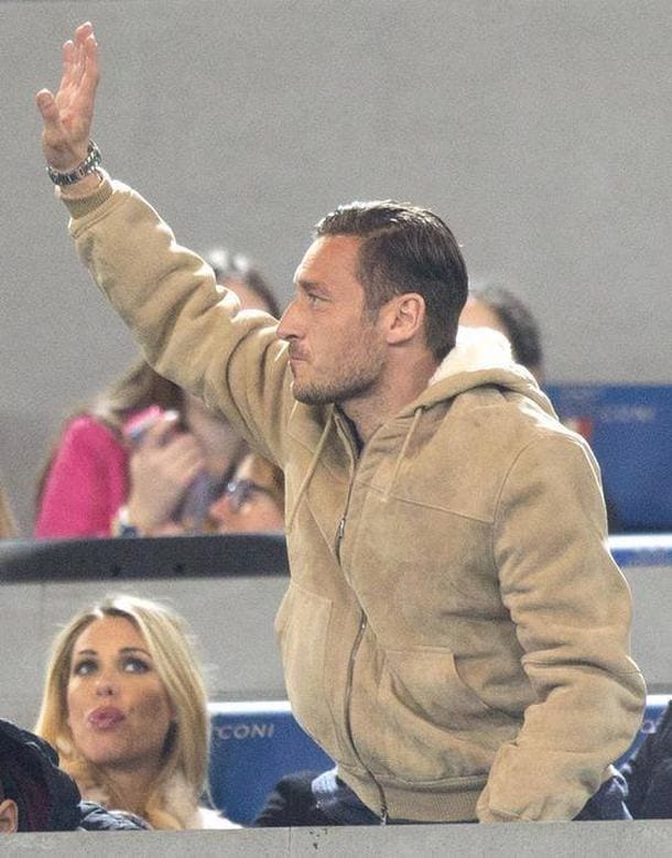 Ilary Blasi allo stadio con Francesco Totti: l'amore supera tutte le polemiche