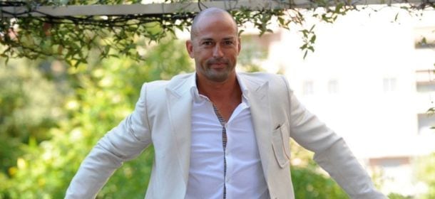 Stefano Bettarini attacca Simona Ventura: "L'Isola ha tirato fuori il peggio di lei"