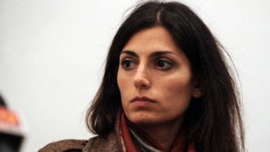 Virginia Raggi in crisi con il marito: la lettera d'amore scatena l'ironia (anche di Selvaggia Lucarelli)