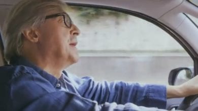 Vittorio Sgarbi in viaggio verso la Francia: "Riporto la Gioconda in Italia" [VIDEO]