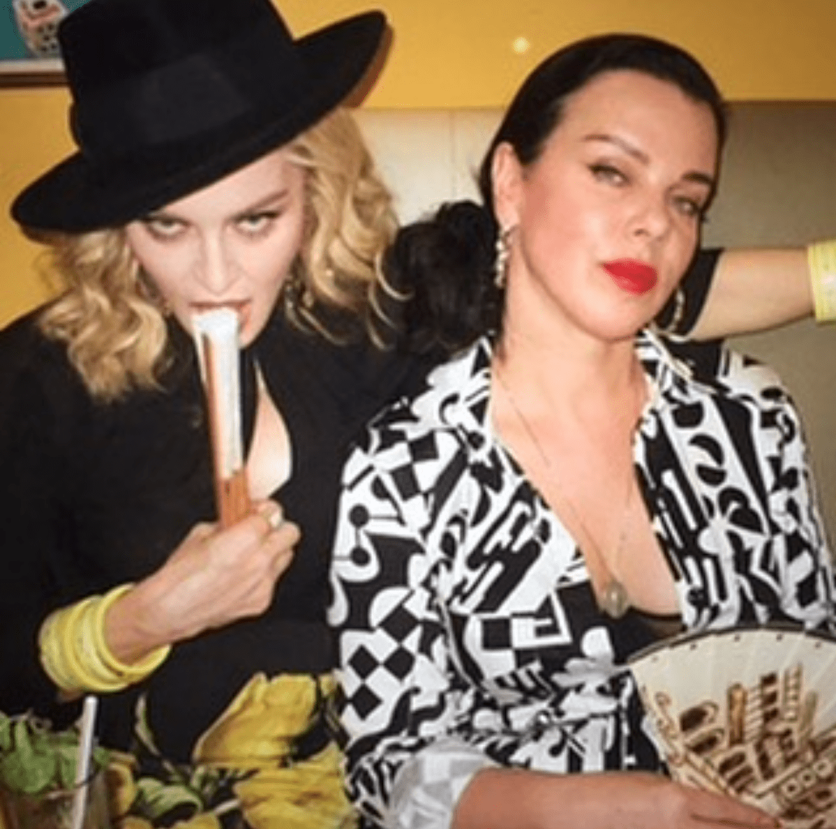 Madonna con un'amica