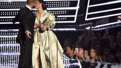 Drake e Rihanna, bacio a sorpresa agli MTV Video Music Awards 2016 [VIDEO]