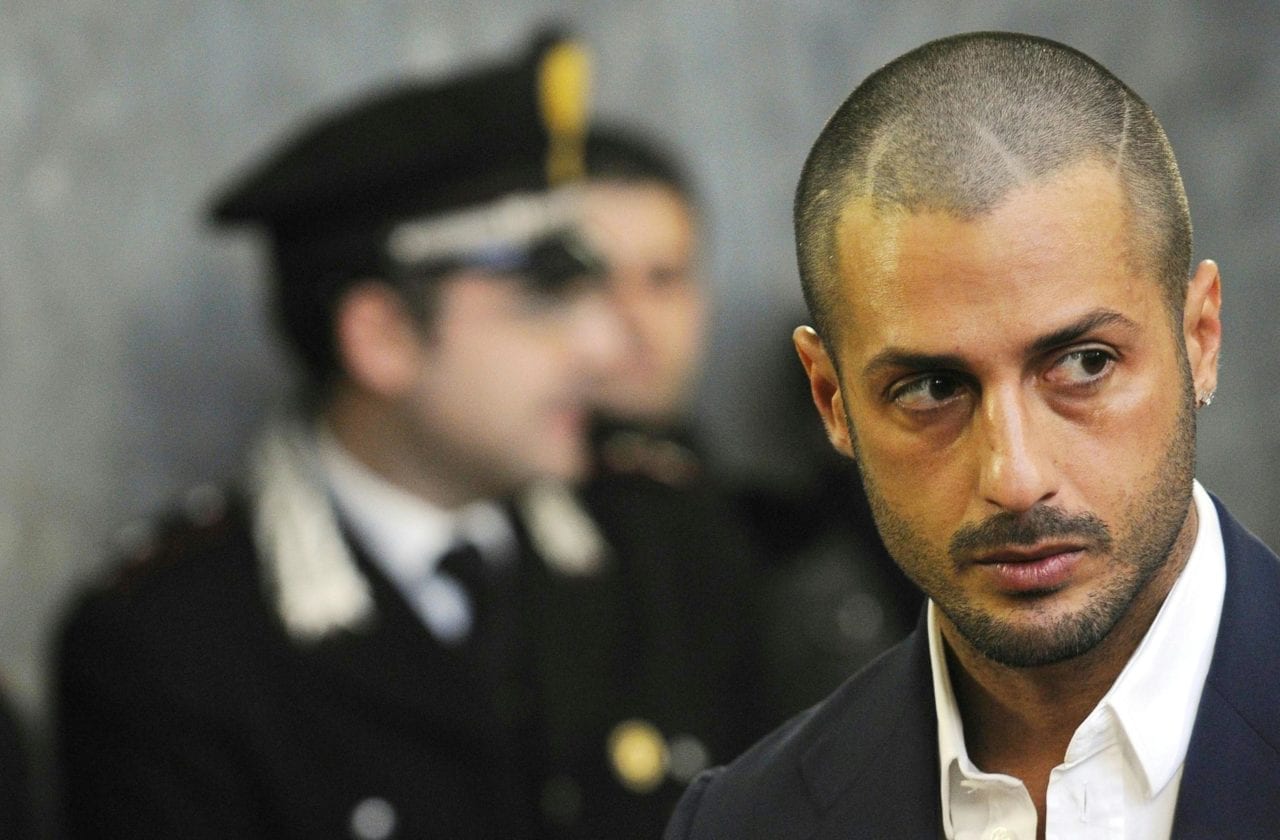 Fabrizio Corona in una immagine d'archivio). Lele Mora, interrogato dai pm di Milano nell'ambito di un'inchiesta su una maxi-evasione fiscale chiusa nel luglio scorso, ha raccontato di avere avuto una "relazione" con Fabrizio Corona e di avere speso per lui "circa 2 milioni di euro" tra il 2004 e il 2006. ANSA/DANIEL DAL ZENNARO