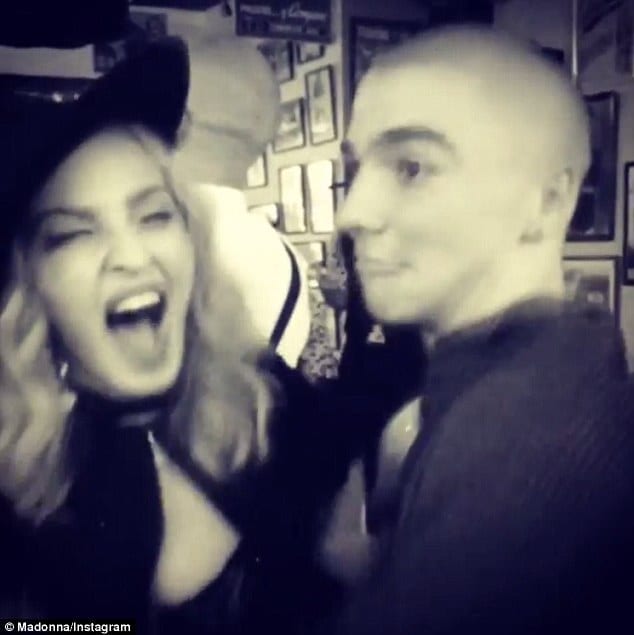 374FAC7500000578-3743866-_Family_Mambo_Cuban_Style_The_singer_shared_a_black_and_white_vi-m-180_1471406962582