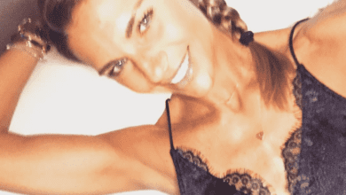 Martina Colombari: un'estate hot in topless a Ibiza [FOTO]