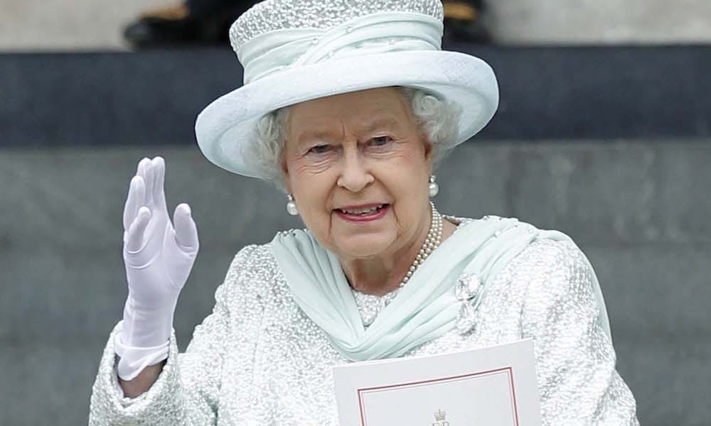 Buckingham Palace shock, arriva il primo coming out. Cosa nel pensa la Regina Elisabetta?