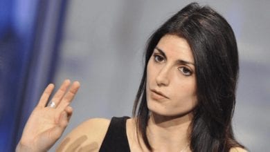 Virginia Raggi contro i giornalisti: "Mi fate un po' pena" [VIDEO]