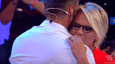 Maria De Filippi balla con Claudio Sona