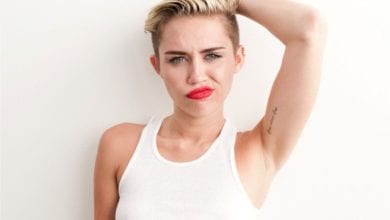 Miley Cyrus shock: si fa toccare intimamente dai fan [VIDEO]