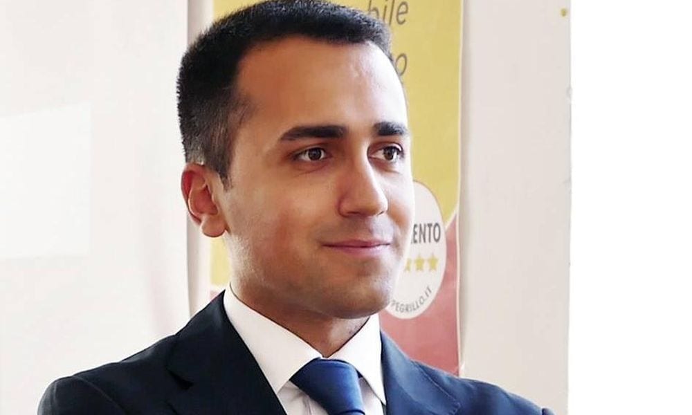 Di Maio in posa con il boss: scoppia la bufera, travolti i 5 stelle