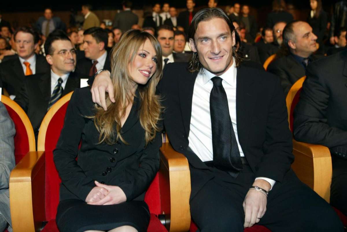 francesco-totti-e-ilary-blasi-abbracciati