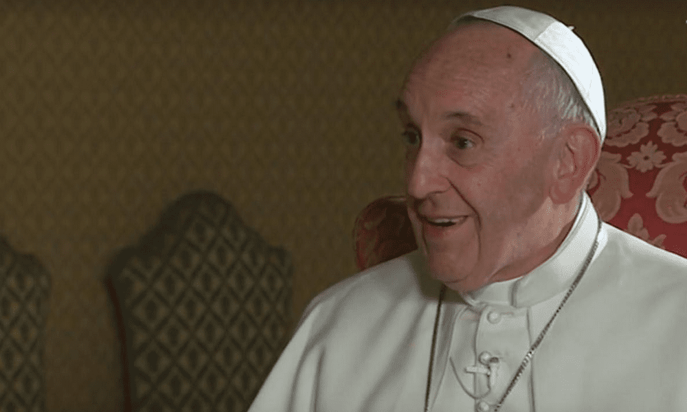 Papa Francesco svela il segreto della sua vita: "C'è un thè speciale? Non so come faccio..."