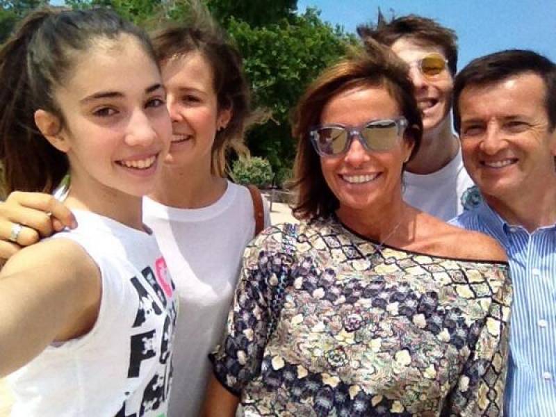 cristina-parodi-twitta-selfie-di-famiglia-gori-560611