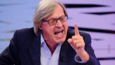 Vittorio Sgarbi su Rigopiano: "Prima abbandonati e poi presi per il c**o", esplode la polemica