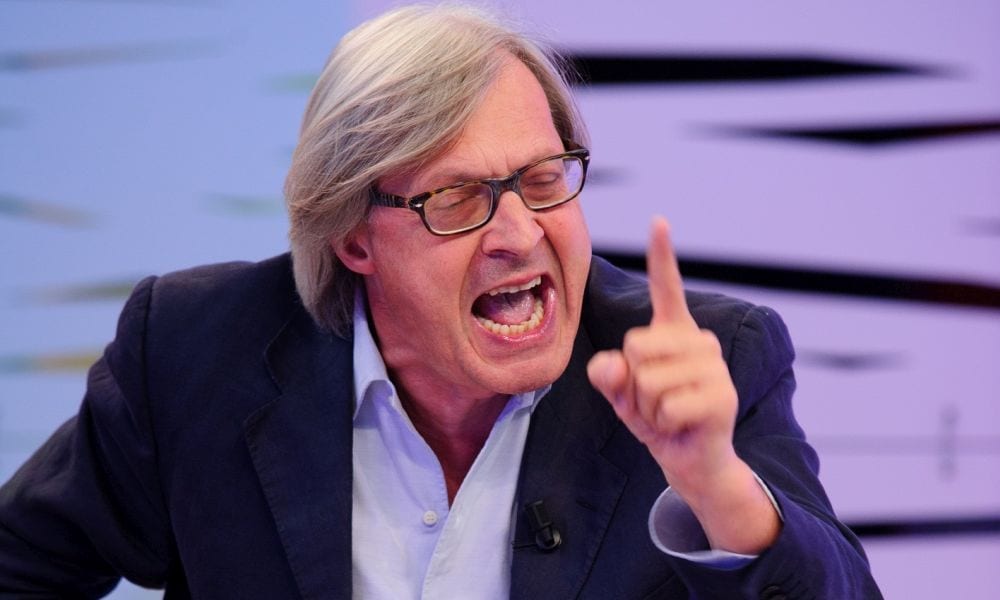 Vittorio Sgarbi su Rigopiano: "Prima abbandonati e poi presi per il c**o", esplode la polemica