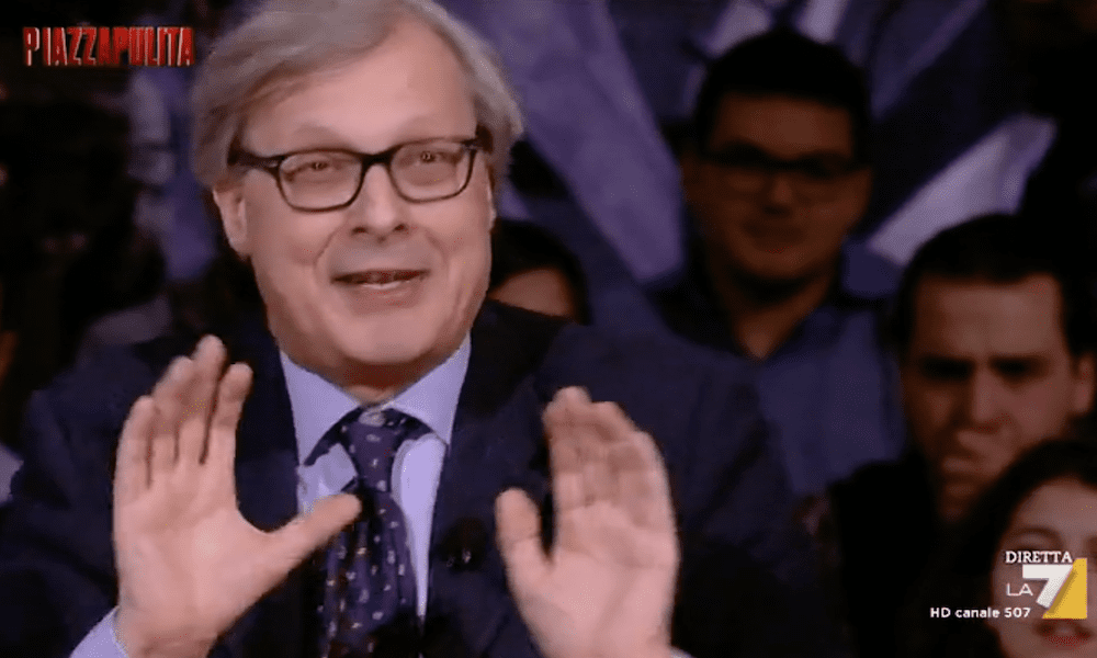 Vittorio Sgarbi imita Virginia Raggi: "L'ho detto a Beppe, lo dico a Beppe" [VIDEO]