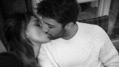 Belén Rodríguez e Andrea Iannone: il bacio appassionato sconvolge il web [VIDEO]