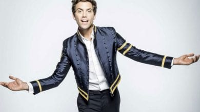 Carlo Conti si è rifiutato di baciare Mika al Festival di Sanremo? [VIDEO]