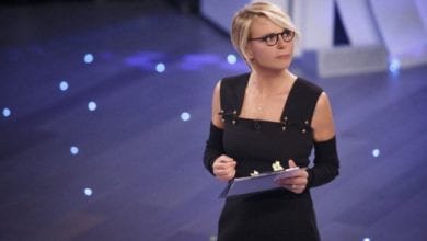 Maria De Filippi chiude C'è posta per te con frecciatina: "In Rai si sta bene, ma..." [VIDEO]