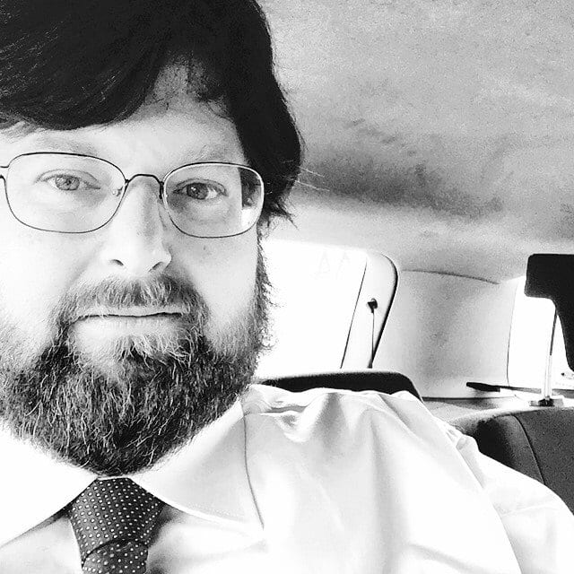 Mario Adinolfi attacca Fedez: è un bamboccione