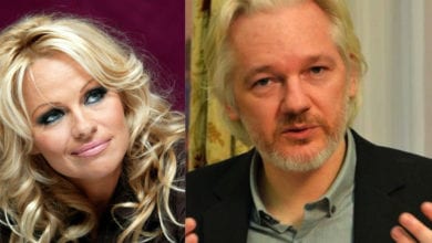 Pamela Anderson racconta la verità sulla storia d’amore con Julien Assange