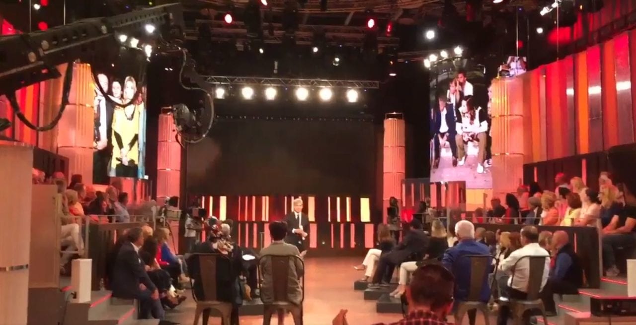 Elena Redaelli aggredita a Quinta Colonna in diretta insieme alla troupe [VIDEO]