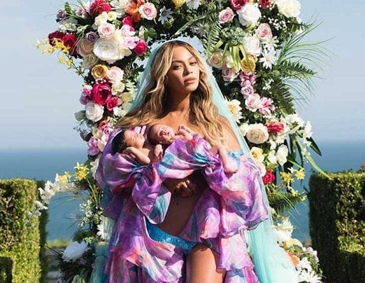 Beyoncé presenta i suoi due gemellini [FOTO]