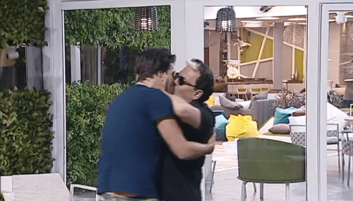 Grande Fratello Vip 2: primo bacio gay all'interno della casa [VIDEO]