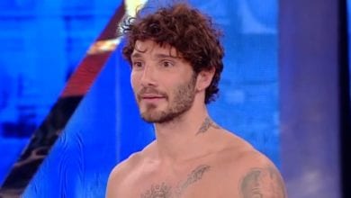 Stefano De Martino lascia Amici: il saluto di Maria De Filippi [VIDEO]