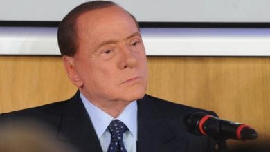 Scintille a distanza tra Berlusconi e Veronica Lario. Il leader di Forza Italia: "Può tenere i soldi"