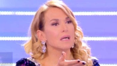 Barbara D'Urso si fa un selfie con Pippo Baudo e Franca Leosini: pioggia di critiche sui social [FOTO]