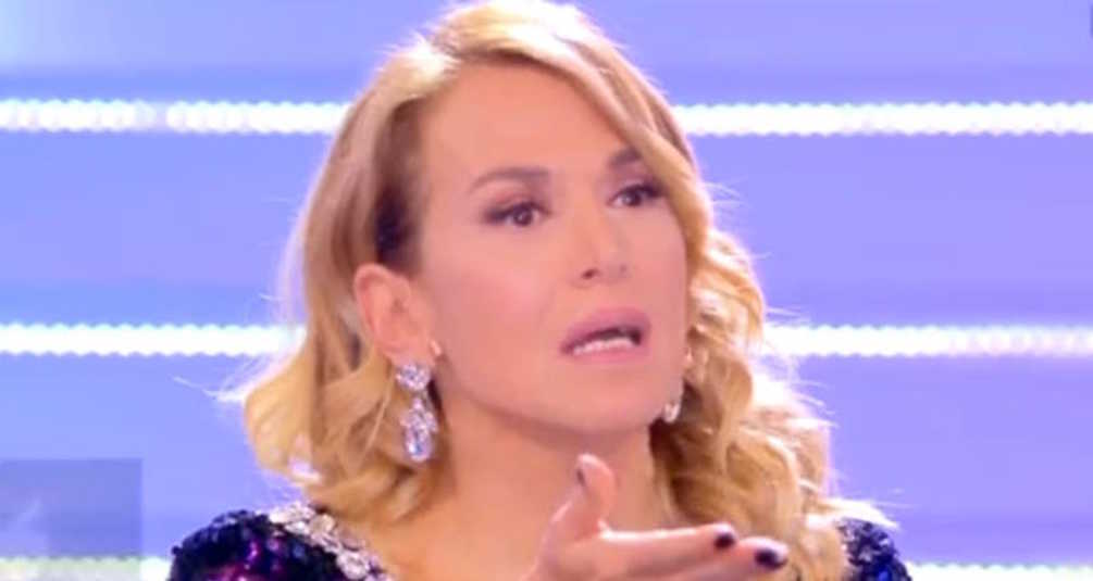 Barbara D'Urso si fa un selfie con Pippo Baudo e Franca Leosini: pioggia di critiche sui social [FOTO]