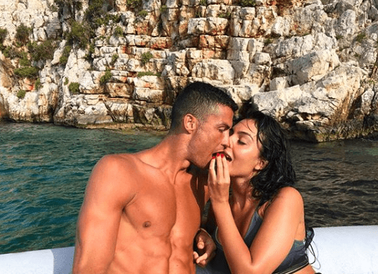 Georgina Rodriguez bacio hot