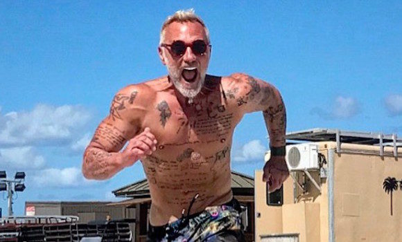 Gianluca Vacchi Il Nuovo Video In Bikini E Tacchi Diventa Virale