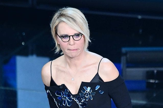 Brutto colpo per Maria De Filippi, colpita alle spalle proprio da lui...