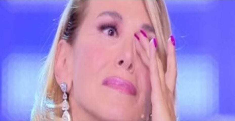 Barbara D'Urso in lacrime in diretta a Domenica Live: il dramma della conduttrice