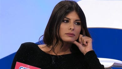 Uomini e Donne, Giulia se ne va: seducente difesa di un'ex tronista